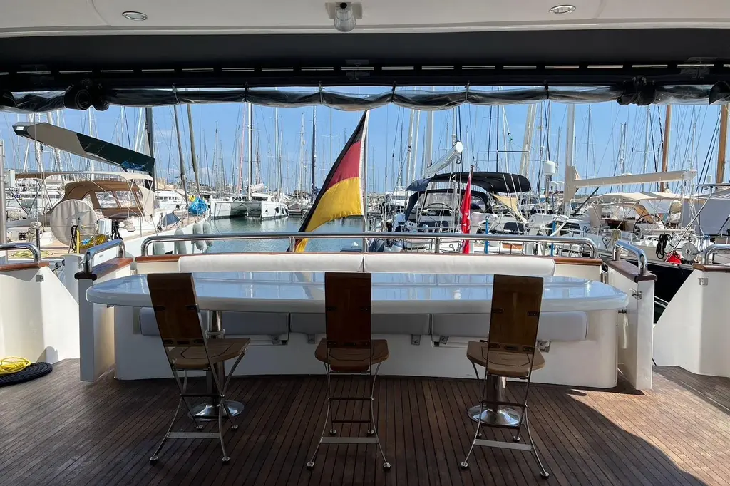 2001 Horizon Elegance 82 S Yacht For Sale in Barcelona ES-B 2001 Horizon Elegance 82 S Yacht For Sale in Barcelona ES-B