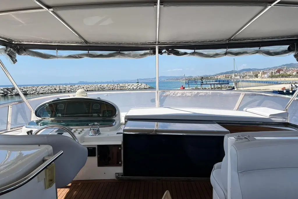 2001 Horizon Elegance 82 S Yacht For Sale in Barcelona ES-B 2001 Horizon Elegance 82 S Yacht For Sale in Barcelona ES-B