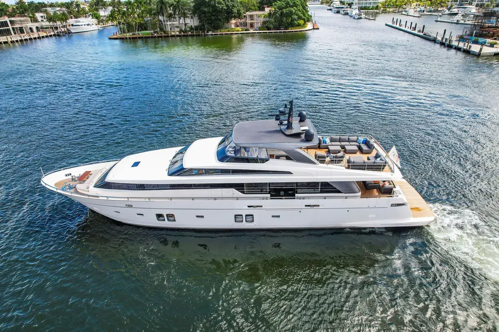 NOTORIOUS 2017 Sanlorenzo SL106 Yacht For Sale in St Thomas NOTORIOUS 2017 Sanlorenzo SL106 Yacht For Sale in St Thomas