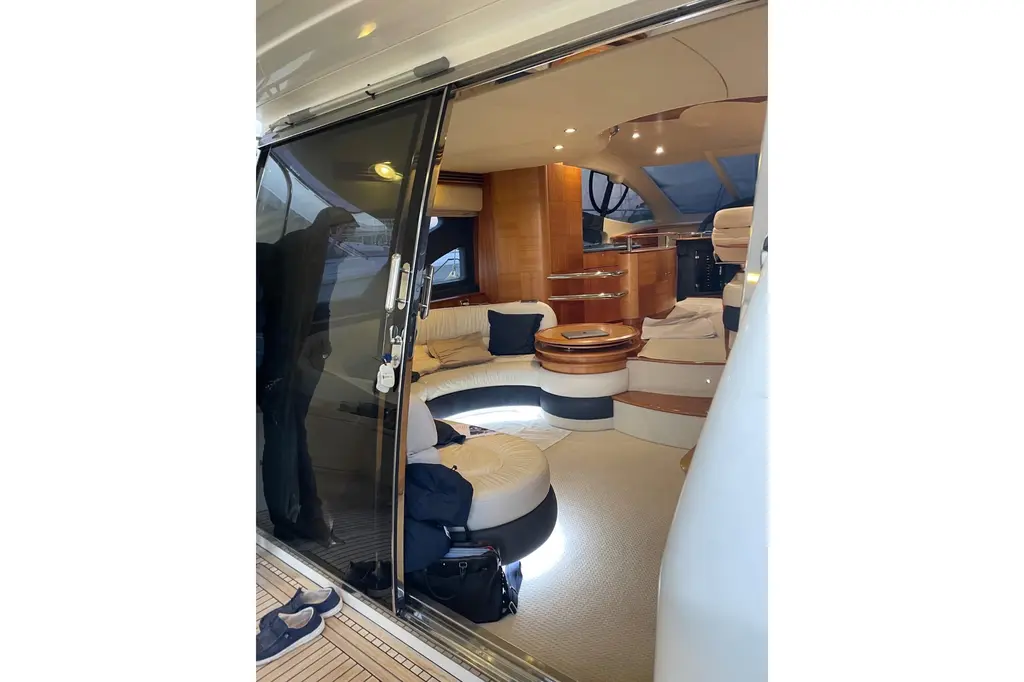 2007 Azimut 55E Yacht For Sale in Antibes 2007 Azimut 55E Yacht For Sale in Antibes