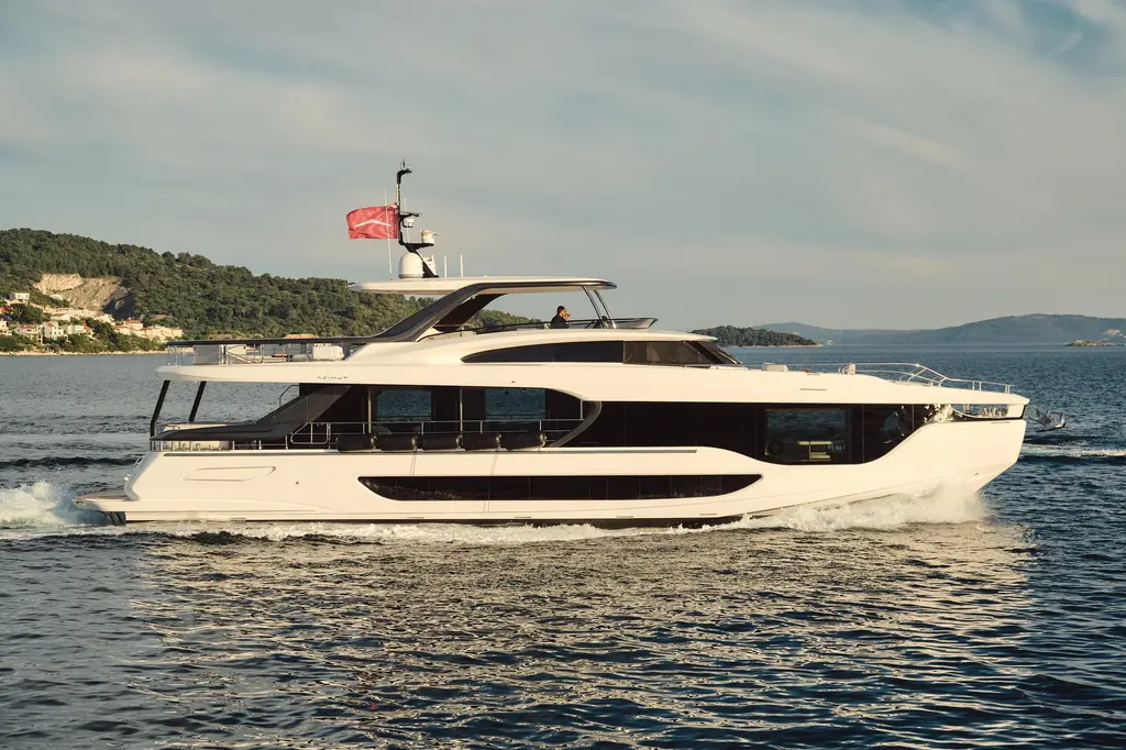 2025 azimut grande 26m split for sale