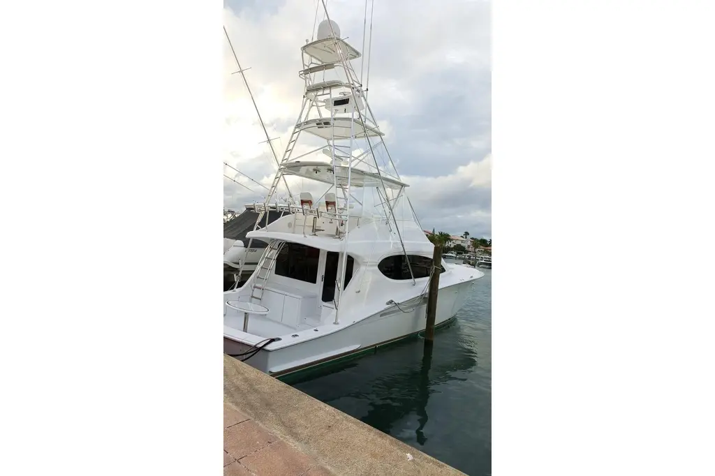 2006 Hatteras 54 Convertible Yacht For Sale in La Romana 2006 Hatteras 54 Convertible Yacht For Sale in La Romana