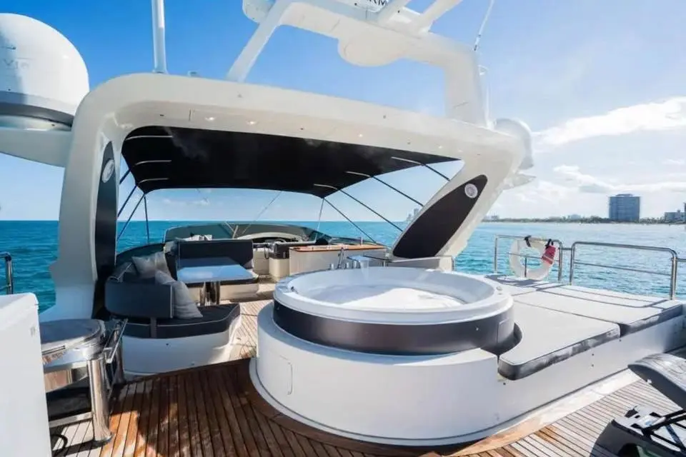 INTERVENTION 2010 Azimut 100 Leonardo Yacht For Sale in Fort Lauderdale FL INTERVENTION 2010 Azimut 100 Leonardo Yacht For Sale in Fort Lauderdale FL