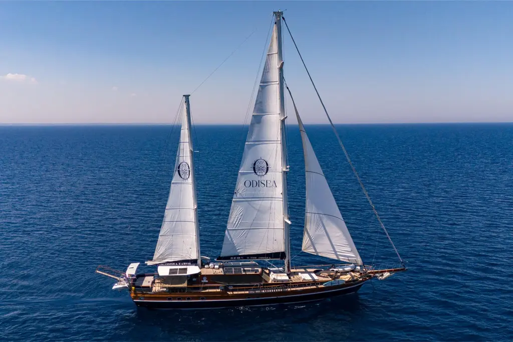 2006 classic expedition sailing yacht odisea phuket for sale