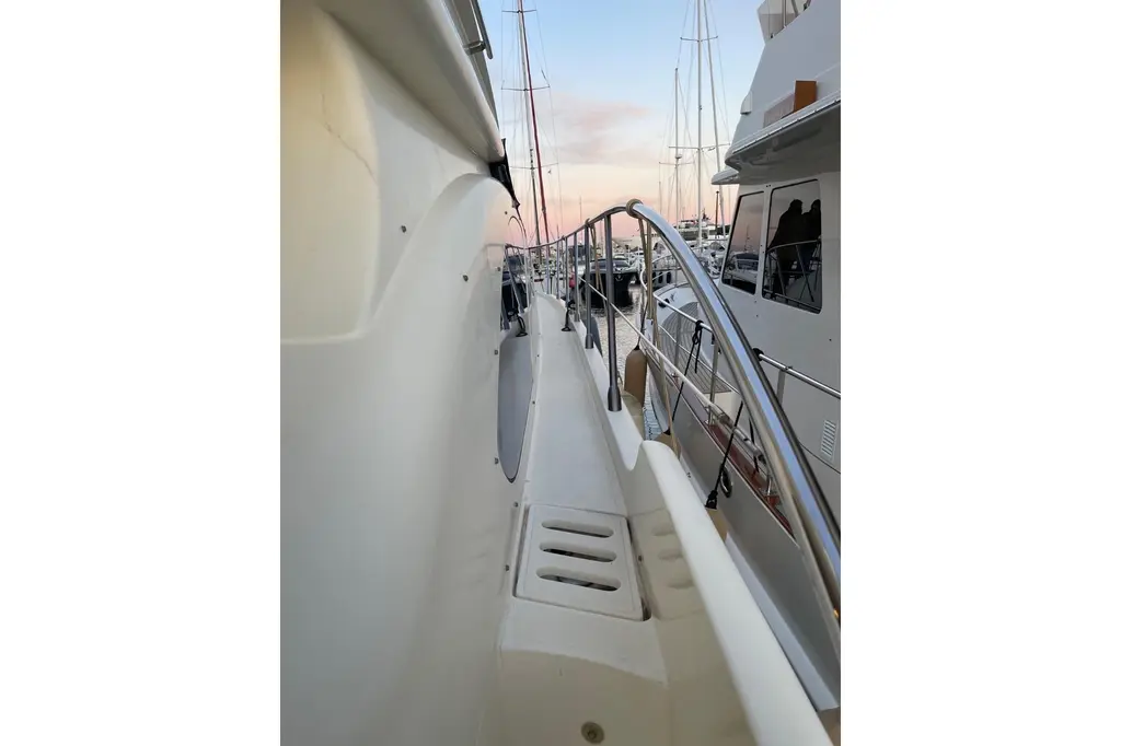 2007 Azimut 55E Yacht For Sale in Antibes 2007 Azimut 55E Yacht For Sale in Antibes