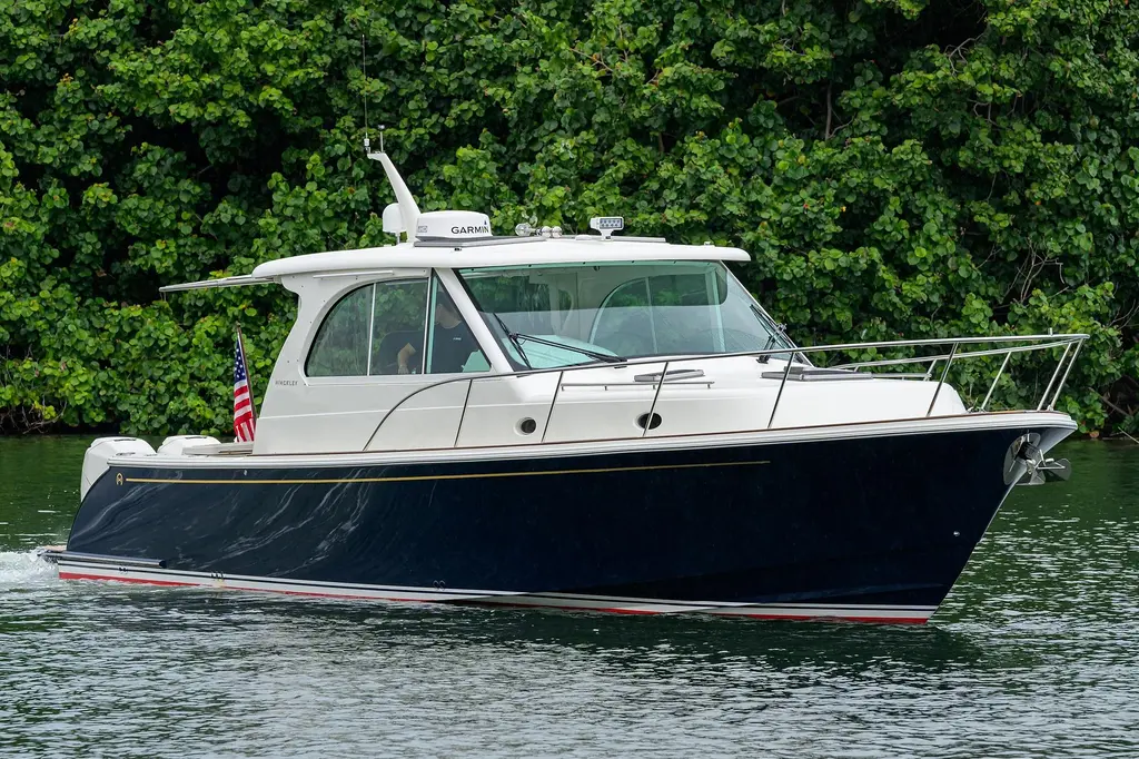 Renie Vee 2022 Hinckley 40x Yacht For Sale in North Palm Beach FL Renie Vee 2022 Hinckley 40x Yacht For Sale in North Palm Beach FL