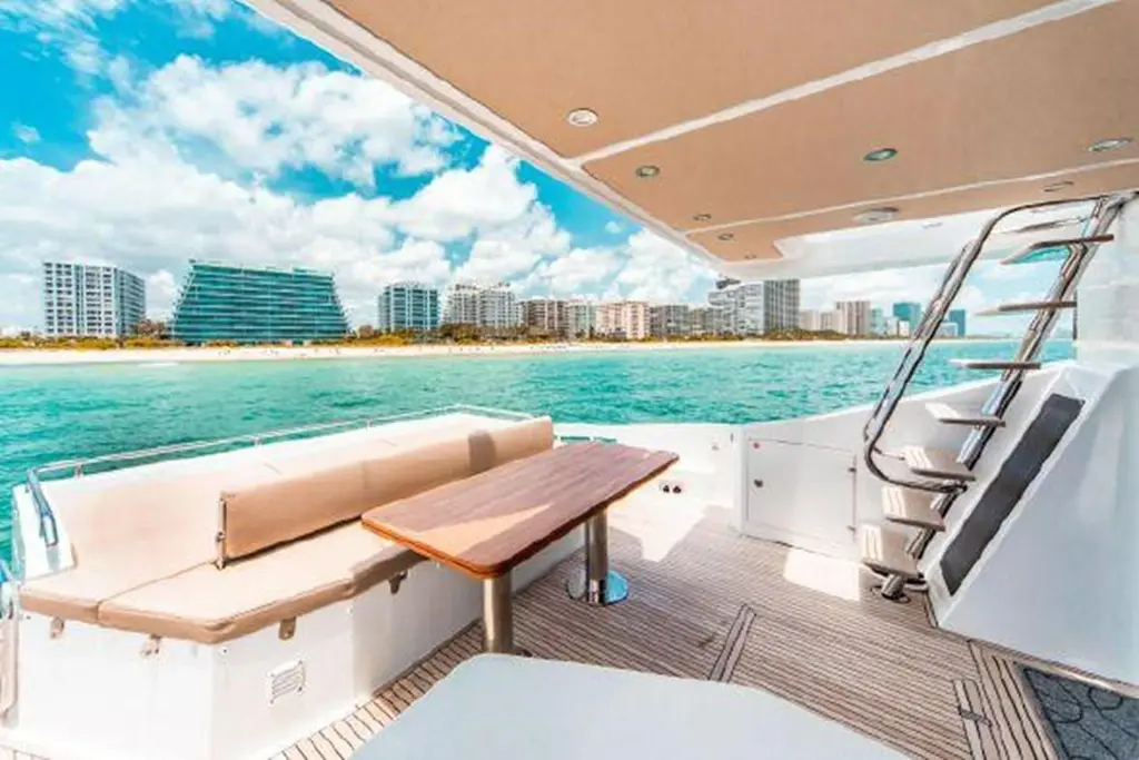 FANTASTIC 2019 Azimut 77S Yacht For Sale in Aventura FL FANTASTIC 2019 Azimut 77S Yacht For Sale in Aventura FL
