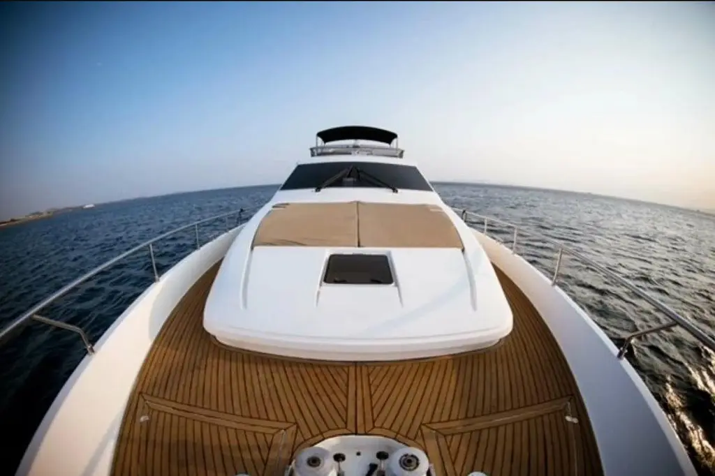 HASARD 2002 Ferretti Yachts 720 Yacht For Sale in Athens HASARD 2002 Ferretti Yachts 720 Yacht For Sale in Athens