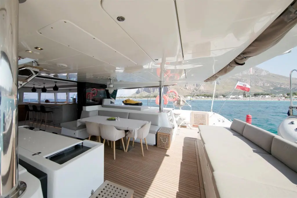 2014 Lagoon 620 Yacht For Sale in Italia 2014 Lagoon 620 Yacht For Sale in Italia