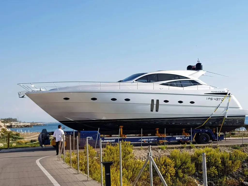 UML 2007 Pershing 62 Yacht For Sale in Athens 