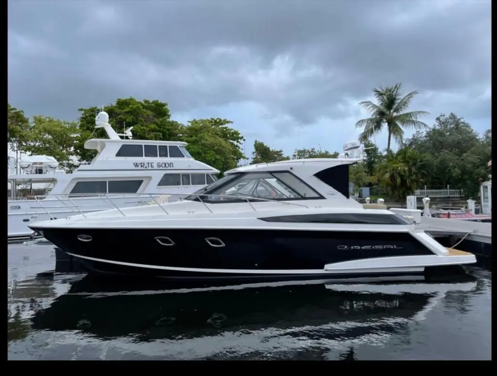 Black Pearl 2012 Regal Sport Coupe Yacht For Sale in Black Pearl 2012 Regal Sport Coupe Yacht For Sale in