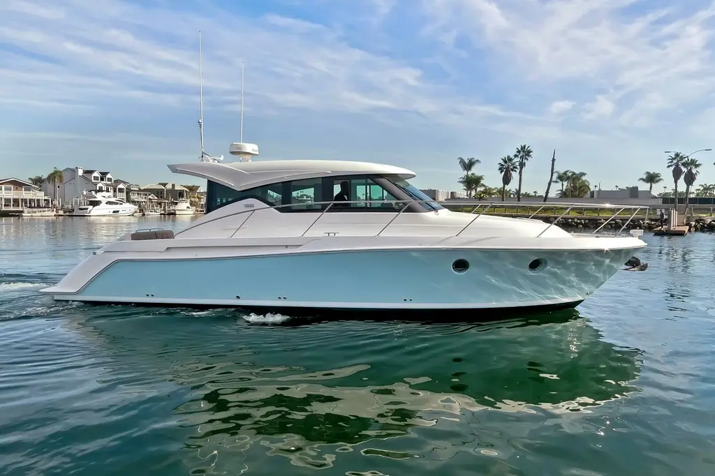 POUR IT ON 2017 Tiara Yachts 39 Coupe Yacht For Sale in Huntington Harbour CA POUR IT ON 2017 Tiara Yachts 39 Coupe Yacht For Sale in Huntington Harbour CA