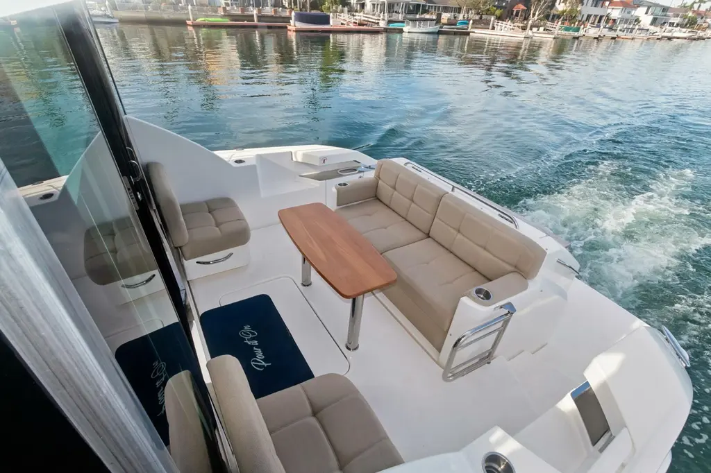 POUR IT ON 2017 Tiara Yachts 39 Coupe Yacht For Sale in Huntington Harbour CA POUR IT ON 2017 Tiara Yachts 39 Coupe Yacht For Sale in Huntington Harbour CA