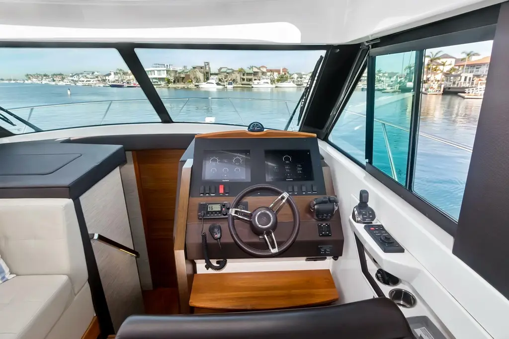 POUR IT ON 2017 Tiara Yachts 39 Coupe Yacht For Sale in Huntington Harbour CA POUR IT ON 2017 Tiara Yachts 39 Coupe Yacht For Sale in Huntington Harbour CA