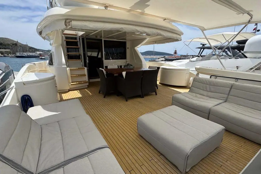 2012 Ferretti Yachts Customline Navetta 26 Yacht For Sale in Istanbul 2012 Ferretti Yachts Customline Navetta 26 Yacht For Sale in Istanbul