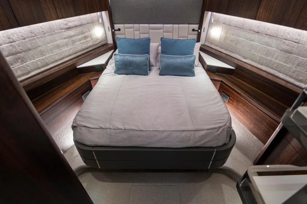 BAILLIES 2021 Sunseeker Manhattan 68 Yacht For Sale in Lymington E19 BAILLIES 2021 Sunseeker Manhattan 68 Yacht For Sale in Lymington E19