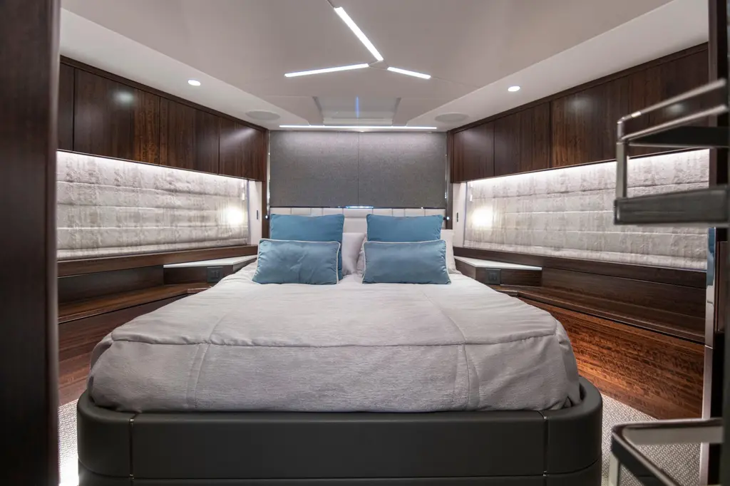 BAILLIES 2021 Sunseeker Manhattan 68 Yacht For Sale in Lymington E19 BAILLIES 2021 Sunseeker Manhattan 68 Yacht For Sale in Lymington E19