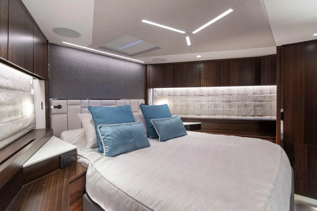 BAILLIES 2021 Sunseeker Manhattan 68 Yacht For Sale in Lymington E19 BAILLIES 2021 Sunseeker Manhattan 68 Yacht For Sale in Lymington E19