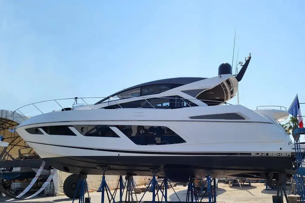 2017 Sunseeker Predator 57 Yacht For Sale in Porto-Vecchio 2017 Sunseeker Predator 57 Yacht For Sale in Porto-Vecchio