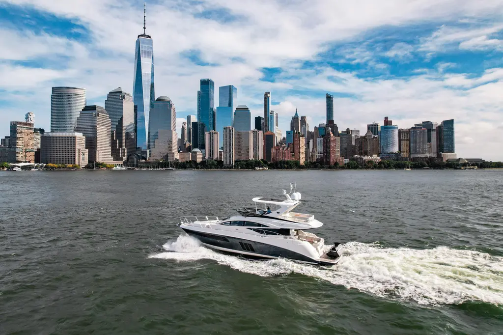 YAN GE 2018 Sea Ray L590 Fly Yacht For Sale in Fort Lauderdale FL YAN GE 2018 Sea Ray L590 Fly Yacht For Sale in Fort Lauderdale FL