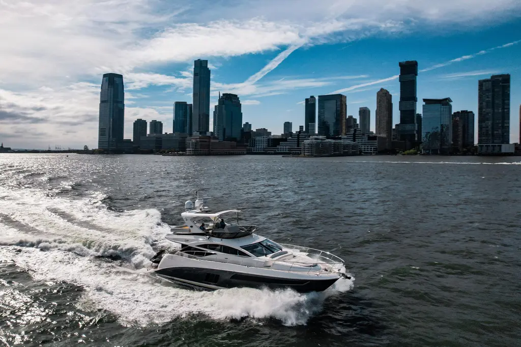 YAN GE 2018 Sea Ray L590 Fly Yacht For Sale in Fort Lauderdale FL YAN GE 2018 Sea Ray L590 Fly Yacht For Sale in Fort Lauderdale FL