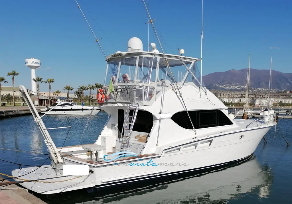 2005 Hatteras 50 Convertible Yacht For Sale in Campania 2005 Hatteras 50 Convertible Yacht For Sale in Campania