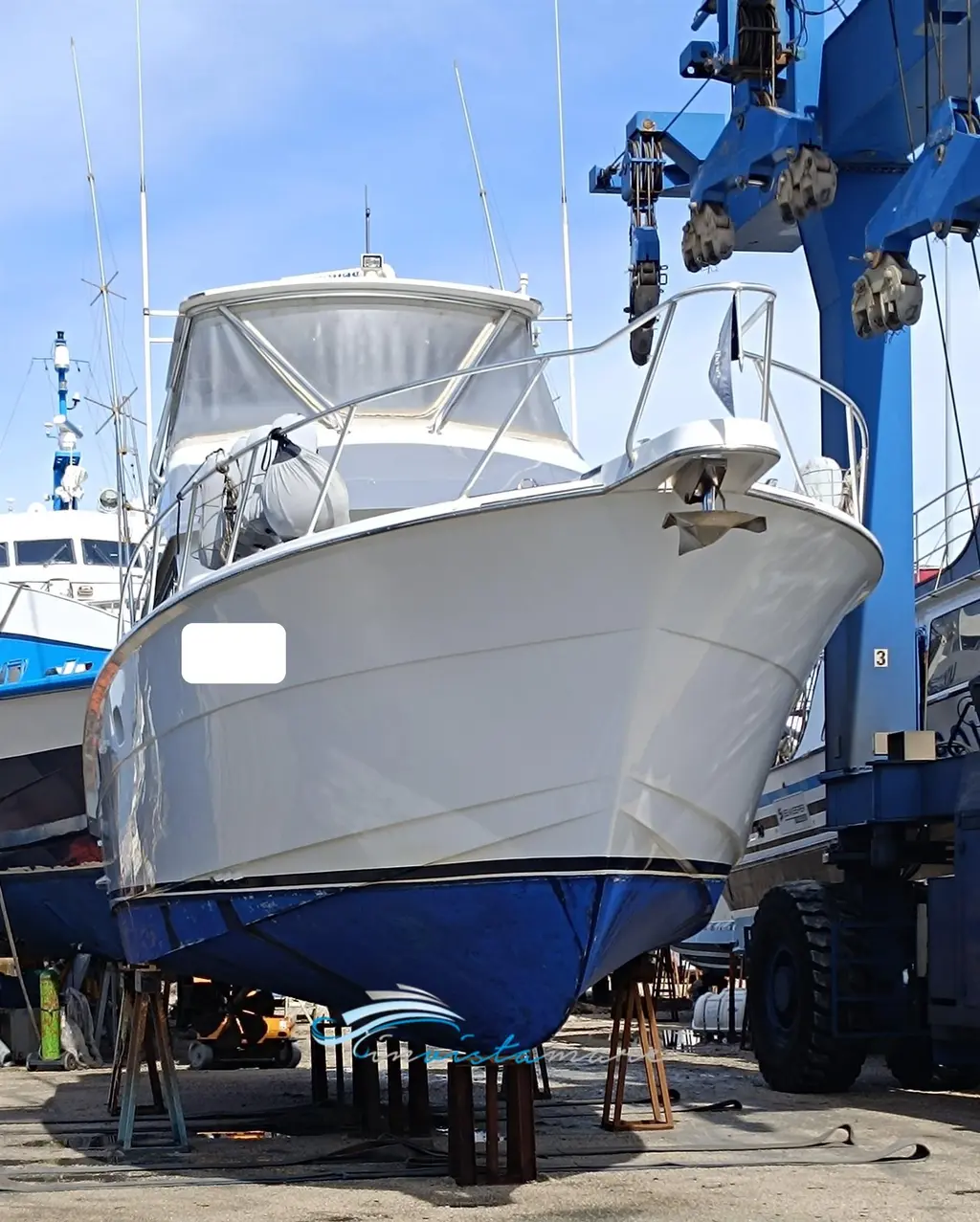 2005 Hatteras 50 Convertible Yacht For Sale in Campania 2005 Hatteras 50 Convertible Yacht For Sale in Campania