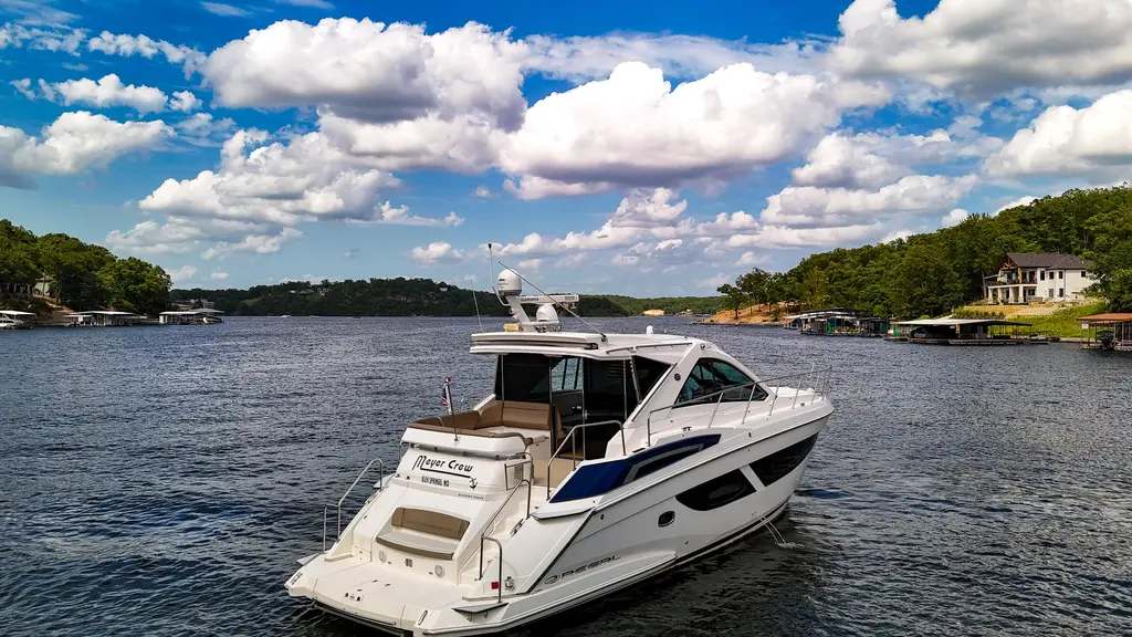 2017 Regal 53 Sport Coupe Yacht For Sale in Osage Beach MO 2017 Regal 53 Sport Coupe Yacht For Sale in Osage Beach MO