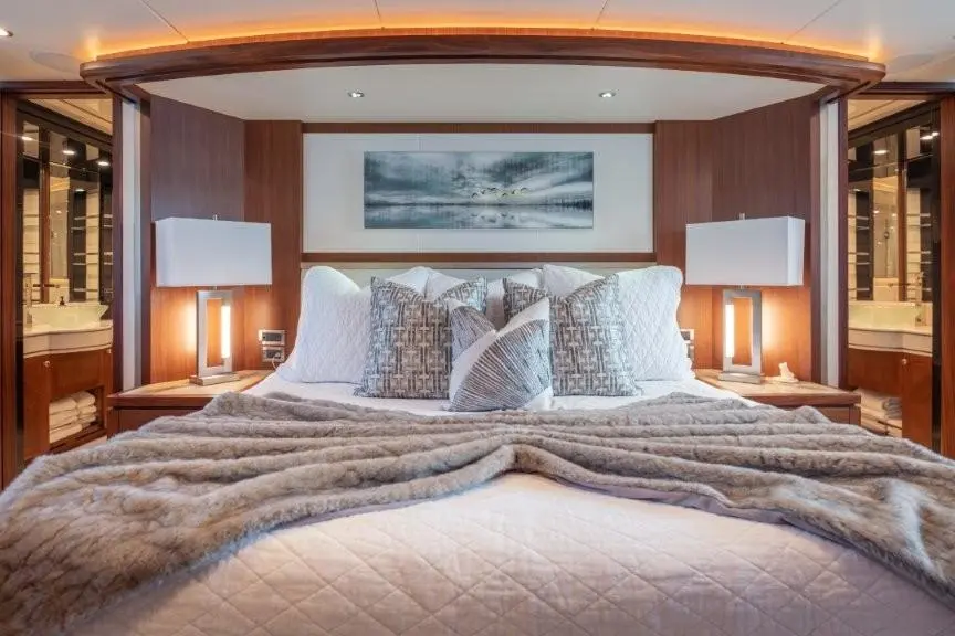 CHINDON 2017 Ocean Alexander 100 Skylounge Megayacht Yacht For Sale in North Palm Beach FL CHINDON 2017 Ocean Alexander 100 Skylounge Megayacht Yacht For Sale in North Palm Beach FL