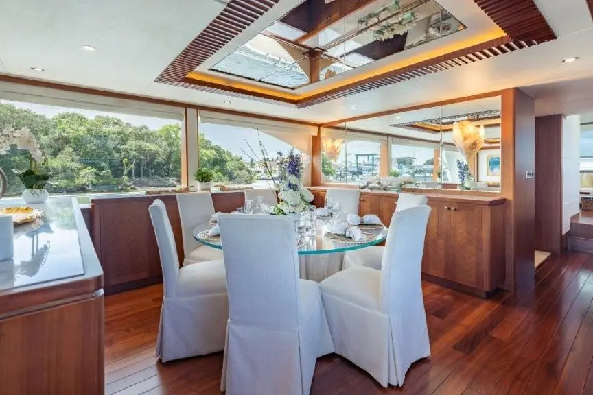 CHINDON 2017 Ocean Alexander 100 Skylounge Megayacht Yacht For Sale in North Palm Beach FL CHINDON 2017 Ocean Alexander 100 Skylounge Megayacht Yacht For Sale in North Palm Beach FL