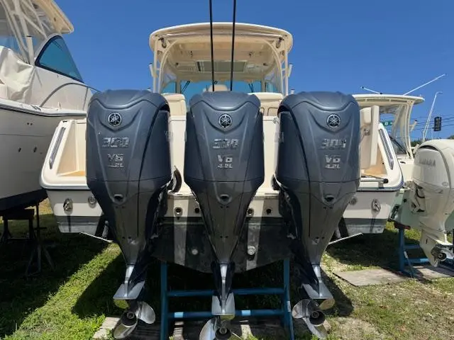 2022 Grady-White Express 370 Yacht For Sale in Pompano Beach FL 2022 Grady-White Express 370 Yacht For Sale in Pompano Beach FL