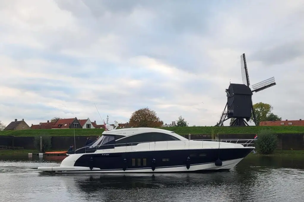 Esprit de Mer 2015 Fairline Targa 62 GT Yacht For Sale in Heusden Esprit de Mer 2015 Fairline Targa 62 GT Yacht For Sale in Heusden