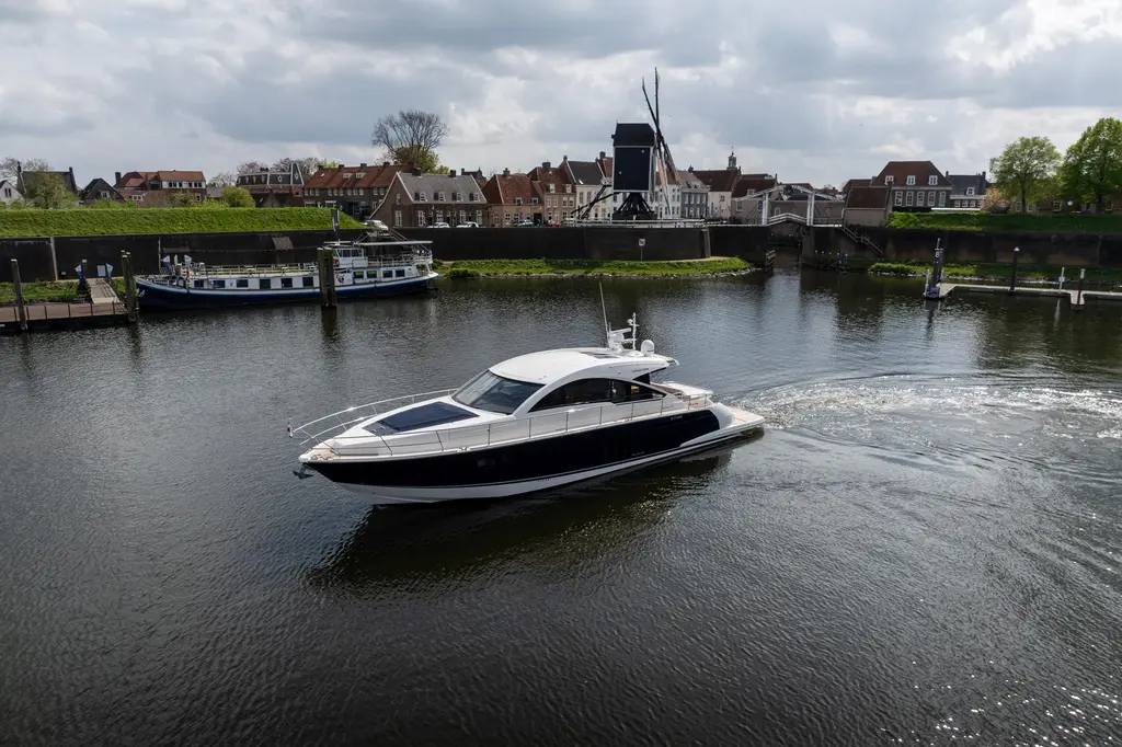 Esprit de Mer 2015 Fairline Targa 62 GT Yacht For Sale in Heusden Esprit de Mer 2015 Fairline Targa 62 GT Yacht For Sale in Heusden