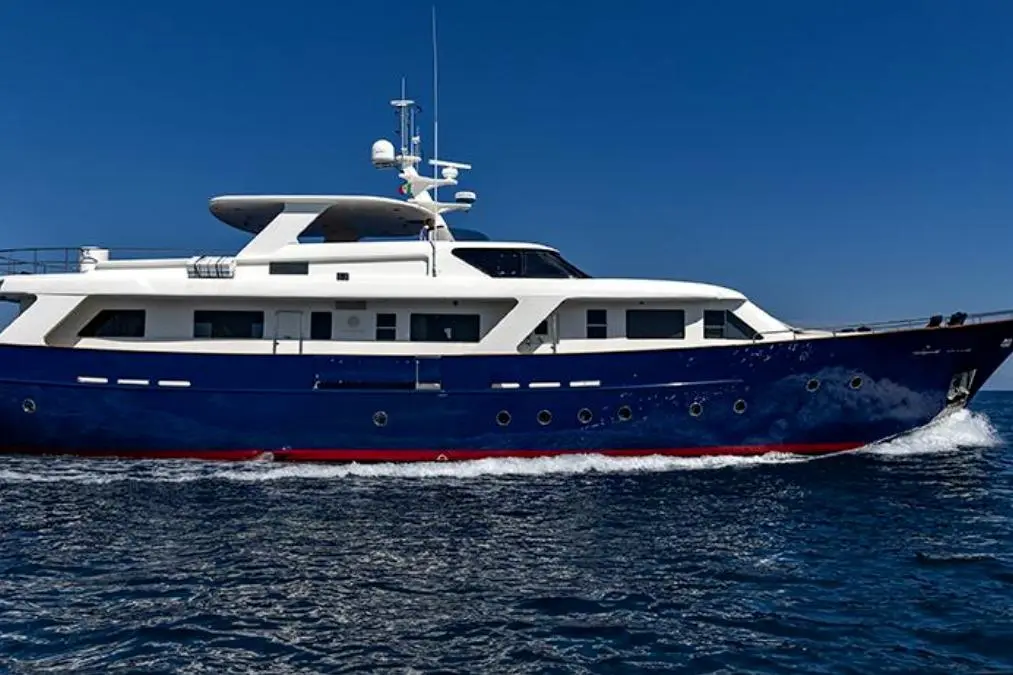 don ciro 2002 105 Yacht For Sale in Naples IT-NA don ciro 2002 105 Yacht For Sale in Naples IT-NA