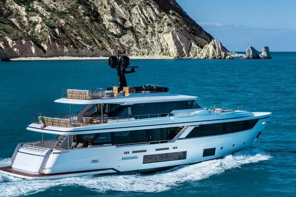 2022 custom line navetta 30 cannes for sale