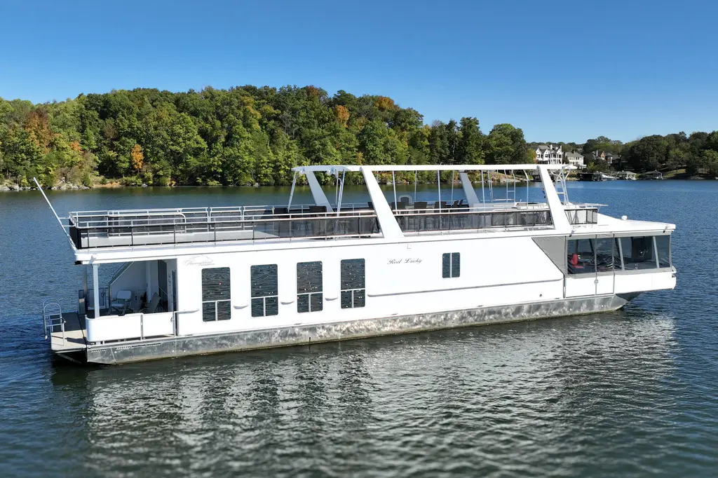 Reel Lucky 2013 Thoroughbred 80'x 18' Yacht For Sale in Knoxville TN Reel Lucky 2013 Thoroughbred 80'x 18' Yacht For Sale in Knoxville TN