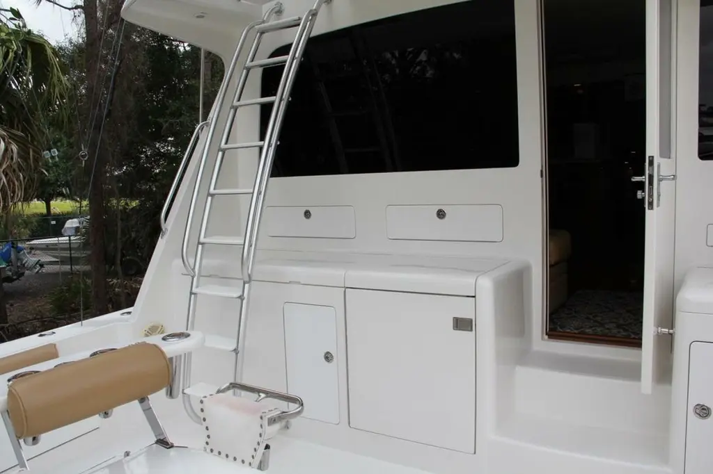 MERRYACHT 2004 Cabo Yachts 48 Flybridge Yacht For Sale in Stuart FL