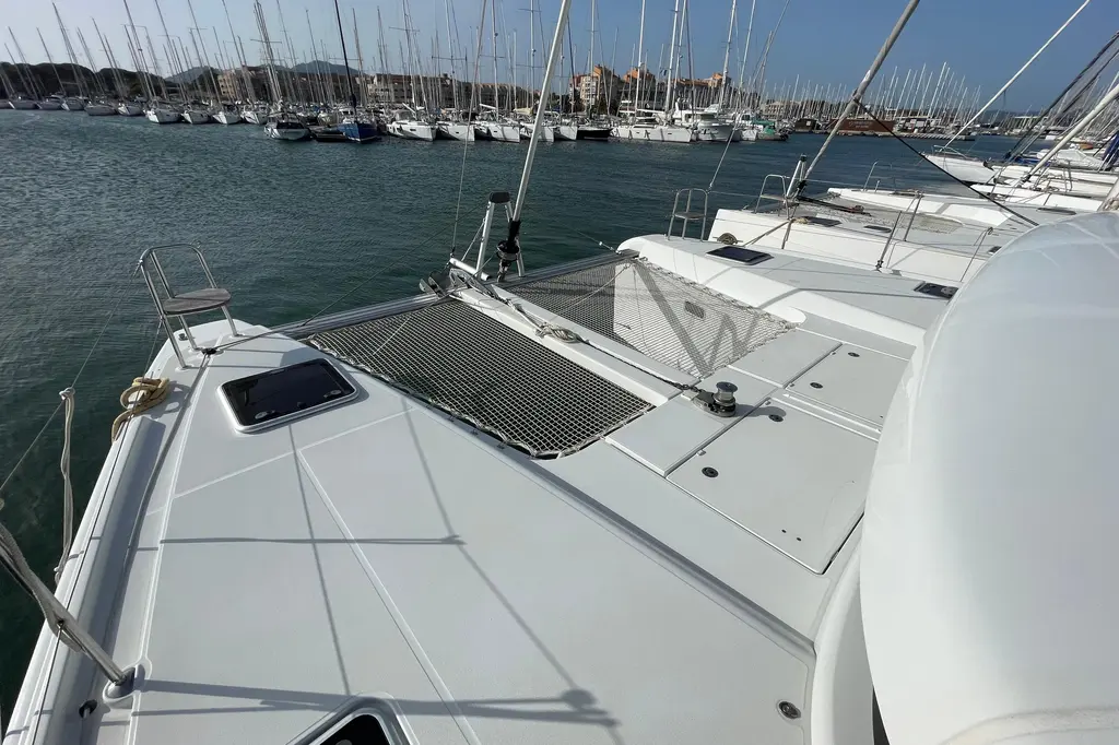 NEPTUNE 2023 Lagoon 42 Yacht For Sale in Hy?res 83 NEPTUNE 2023 Lagoon 42 Yacht For Sale in Hy?res 83