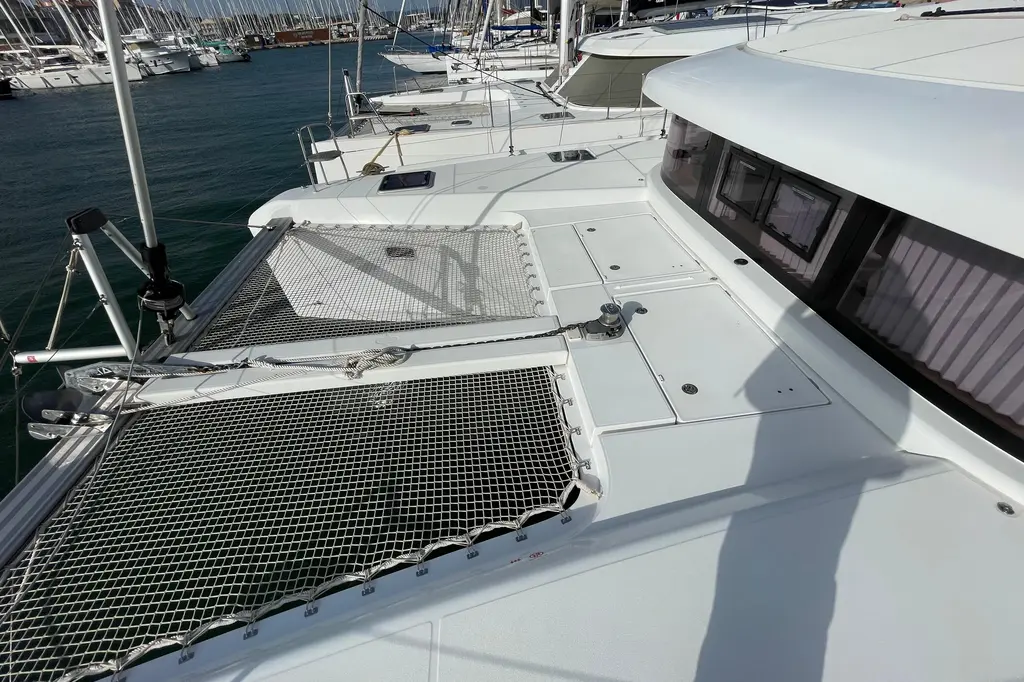 NEPTUNE 2023 Lagoon 42 Yacht For Sale in Hy?res 83 NEPTUNE 2023 Lagoon 42 Yacht For Sale in Hy?res 83