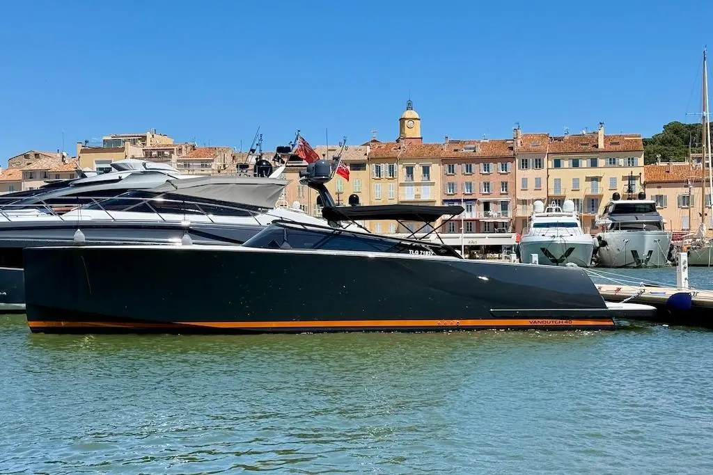 MUST 2024 VanDutch 40 Yacht For Sale in Sainte-Maxime 83 MUST 2024 VanDutch 40 Yacht For Sale in Sainte-Maxime 83