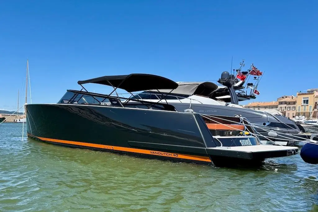 MUST 2024 VanDutch 40 Yacht For Sale in Sainte-Maxime 83 MUST 2024 VanDutch 40 Yacht For Sale in Sainte-Maxime 83