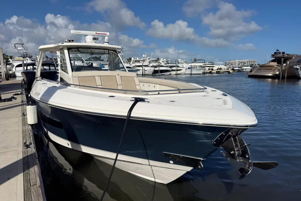 2017 Boston Whaler 420 Outrage Yacht For Sale in Coconut Grove FL 2017 Boston Whaler 420 Outrage Yacht For Sale in Coconut Grove FL