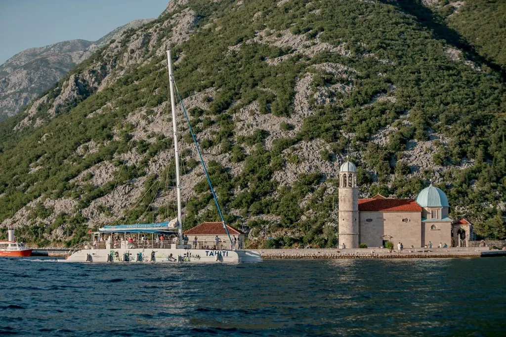 Tahiti 2015 Fountaine Pajot Taiti Day Charter 80 Yacht For Sale in Tivat Tahiti 2015 Fountaine Pajot Taiti Day Charter 80 Yacht For Sale in Tivat