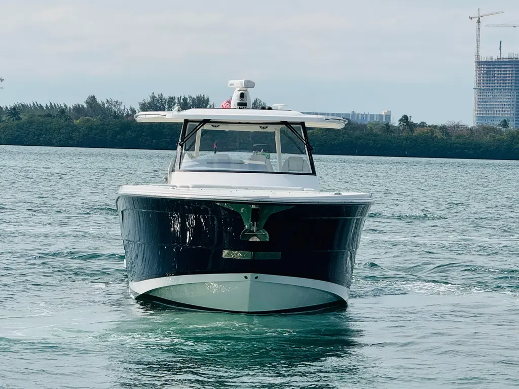 2022 Regal 38 SAV Yacht For Sale in Stuart FL 2022 Regal 38 SAV Yacht For Sale in Stuart FL