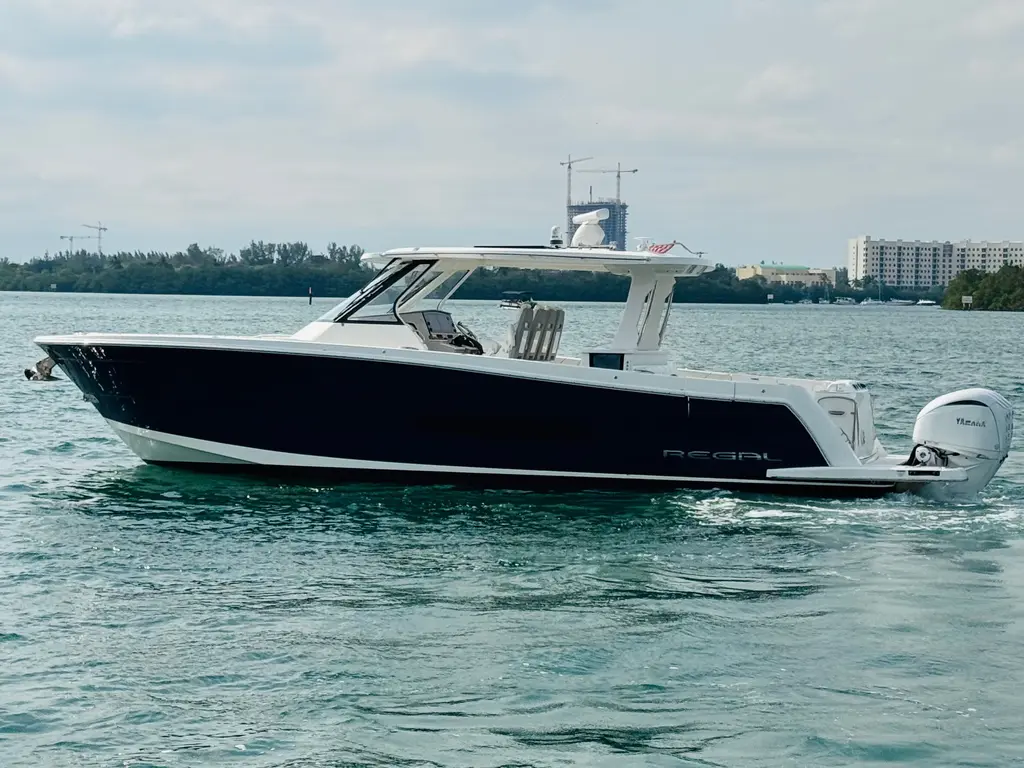 2022 Regal 38 SAV Yacht For Sale in Stuart FL 2022 Regal 38 SAV Yacht For Sale in Stuart FL