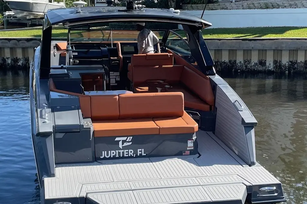2023 Cruisers Yachts 38 GLS I/O Yacht For Sale in West Palm Beach FL 2023 Cruisers Yachts 38 GLS I/O Yacht For Sale in West Palm Beach FL