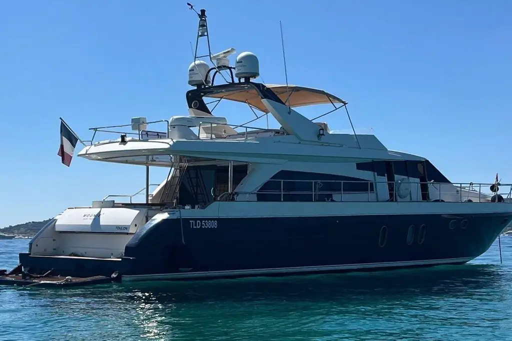 MOUNIE IV 2007 Guy Couach 2200 Fly Yacht For Sale in Saint-Tropez 83 MOUNIE IV 2007 Guy Couach 2200 Fly Yacht For Sale in Saint-Tropez 83