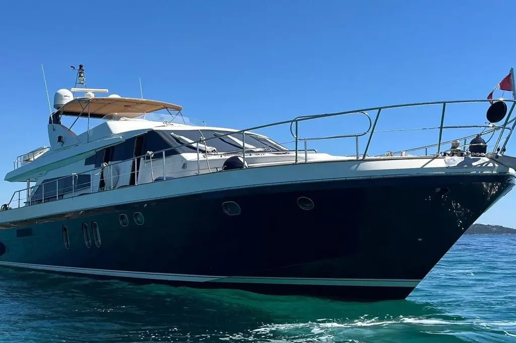 MOUNIE IV 2007 Guy Couach 2200 Fly Yacht For Sale in Saint-Tropez 83 MOUNIE IV 2007 Guy Couach 2200 Fly Yacht For Sale in Saint-Tropez 83