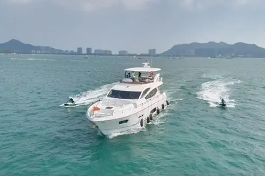 2013 Sunseeker Manhattan 73 Yacht For Sale in Hong Kong 2013 Sunseeker Manhattan 73 Yacht For Sale in Hong Kong