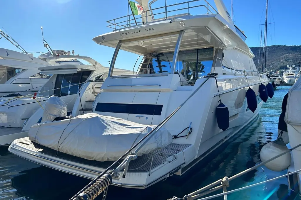 2017 Prestige 680 Yacht For Sale in Genoa IT-GE 2017 Prestige 680 Yacht For Sale in Genoa IT-GE